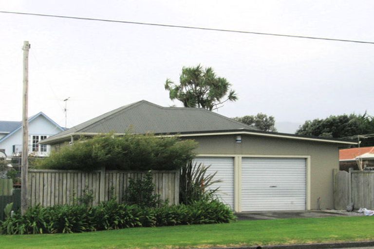 Photo of property in 23 Waimea Road, Waikanae Beach, Waikanae, 5036