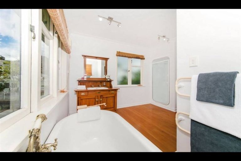 Photo of property in 12 Rossmore Terrace, Murrays Bay, Auckland, 0630