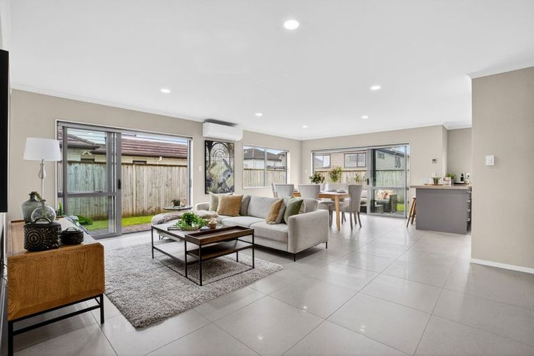 Photo of property in 28 Pickaberry Avenue, Karaka, Papakura, 2113