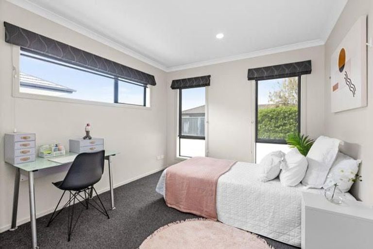 Photo of property in 19 Haast Place, Poraiti, Napier, 4112