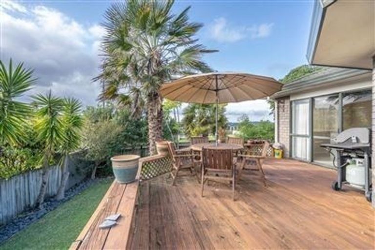 Photo of property in 76 Picasso Drive, West Harbour, Auckland, 0618