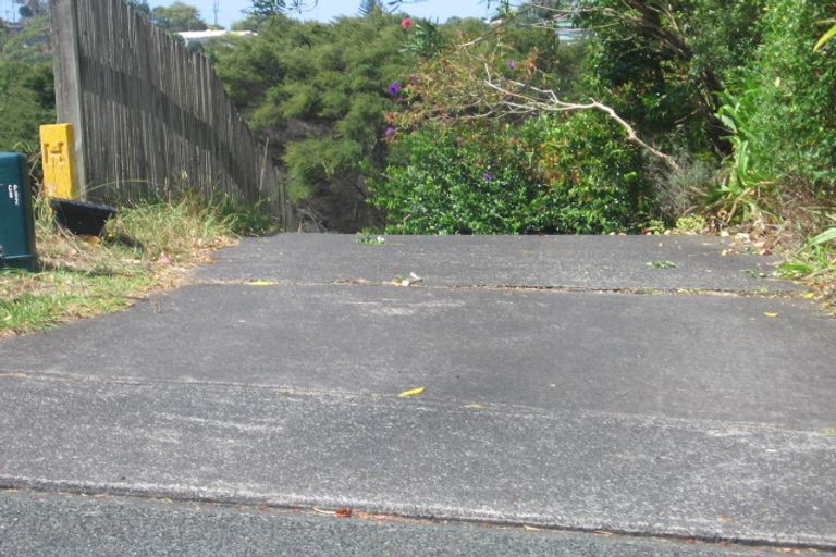 Photo of property in 20 Noeleen Street, Glenfield, Auckland, 0629