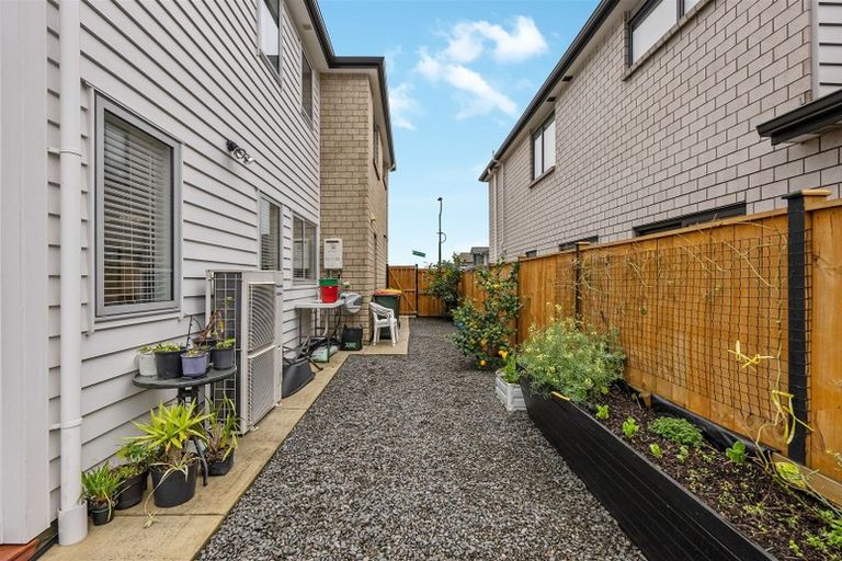 Photo of property in 20 Drumbuoy Drive, Flat Bush, Auckland, 2019