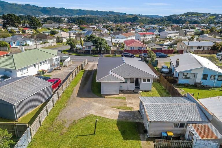 Photo of property in 94 Driver Crescent, Cannons Creek, Porirua, 5024