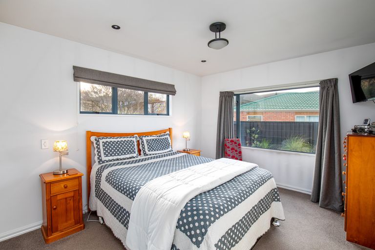 Photo of property in 6 Albert Drive, Clyde, 9330