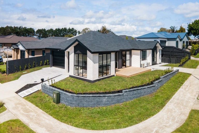 Photo of property in 4 Dame Nganeko Drive, Glenbrook, 2681