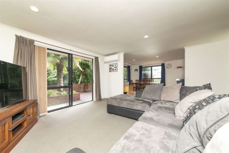 Photo of property in 37 Hewlett Road, Massey, Auckland, 0614