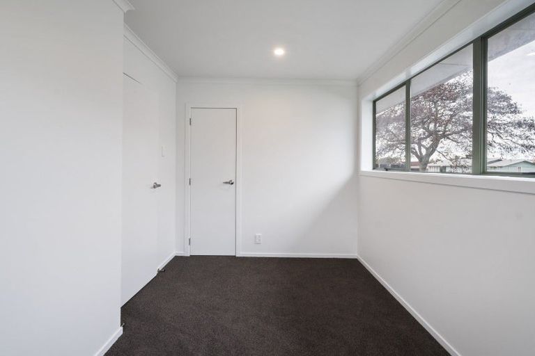 Photo of property in 46 Halswell Crescent, Westbrook, Palmerston North, 4412