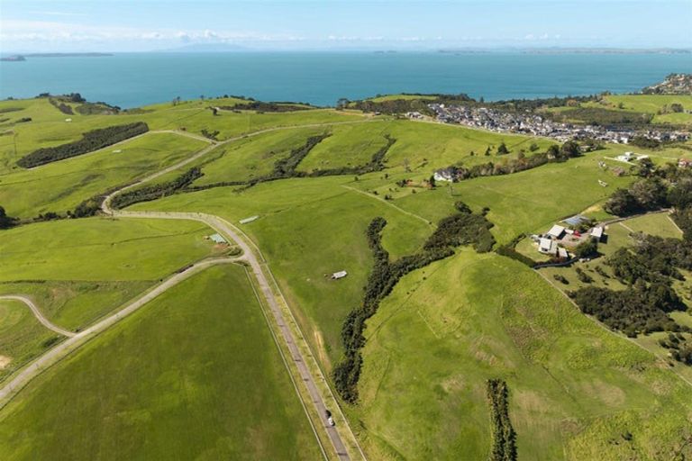 Photo of property in 11 Te Pae Okura Drive, Okura, 0792