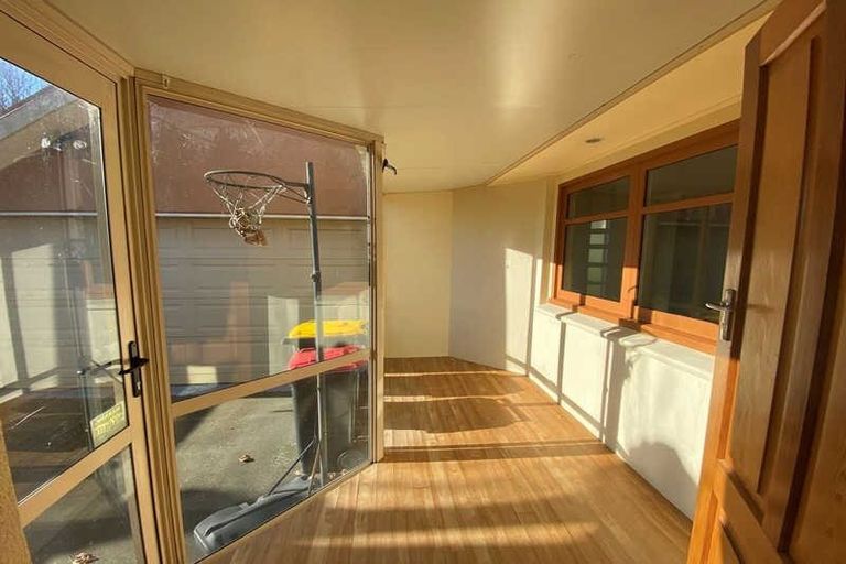 Photo of property in 32 Strowan Road, Strowan, Christchurch, 8052