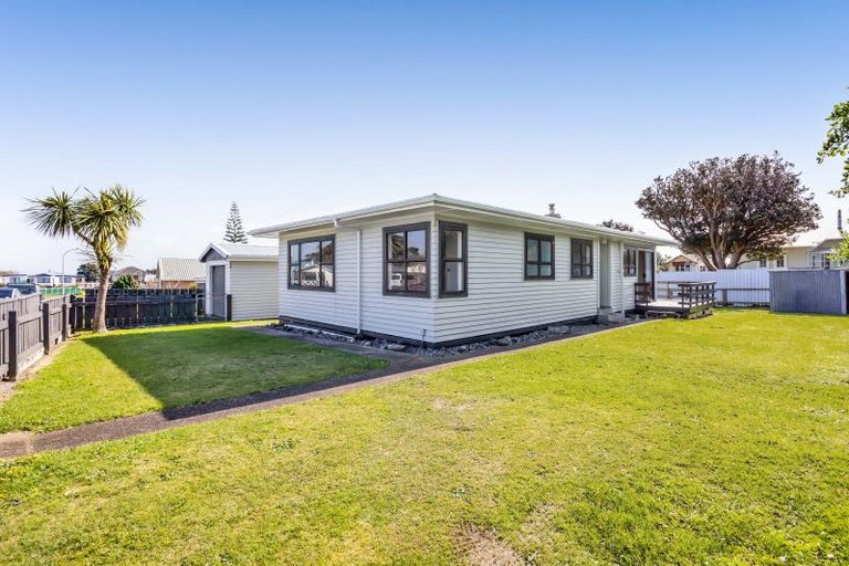 Photo of property in 3 Hickey Place, Opunake, 4616