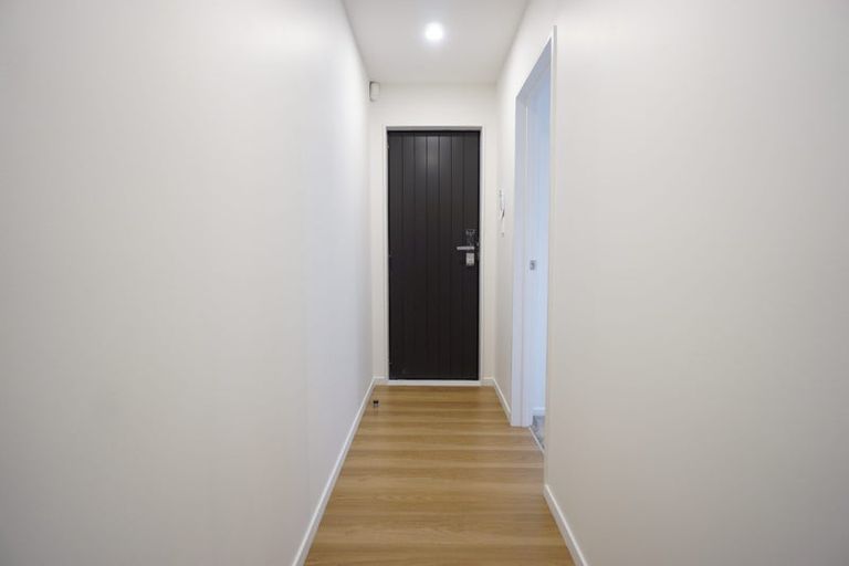 Photo of property in 3/26 Buscomb Avenue, Henderson, Auckland, 0610