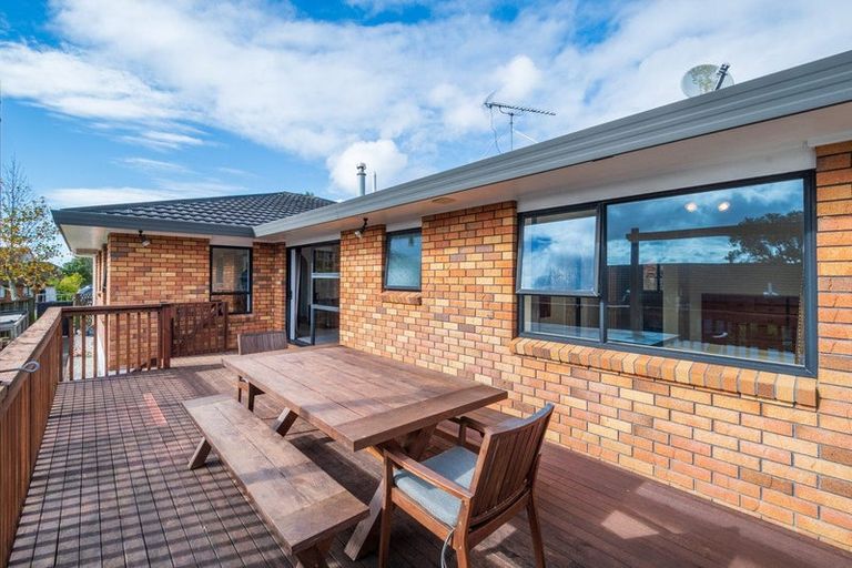 Photo of property in 20 Matisse Drive, West Harbour, Auckland, 0618