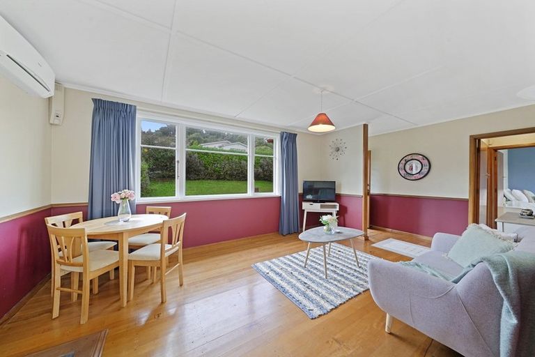 Photo of property in 44 Taylor Terrace, Tawa, Wellington, 5028