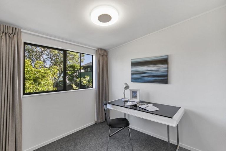 Photo of property in 2/60 Rangatira Road, Beach Haven, Auckland, 0626