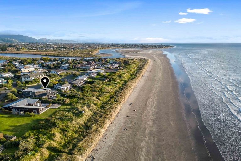 Photo of property in 17 Oratia Street, Waikanae Beach, Waikanae, 5036