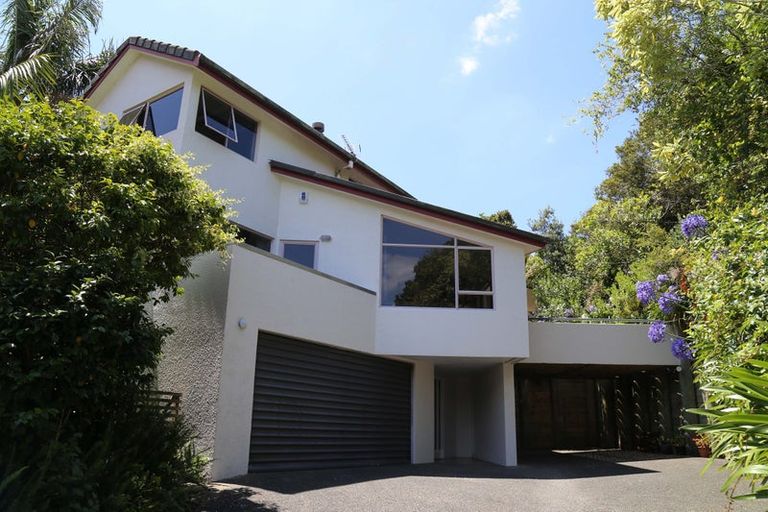 Photo of property in 2/18 The Esplanade, Castor Bay, Auckland, 0620