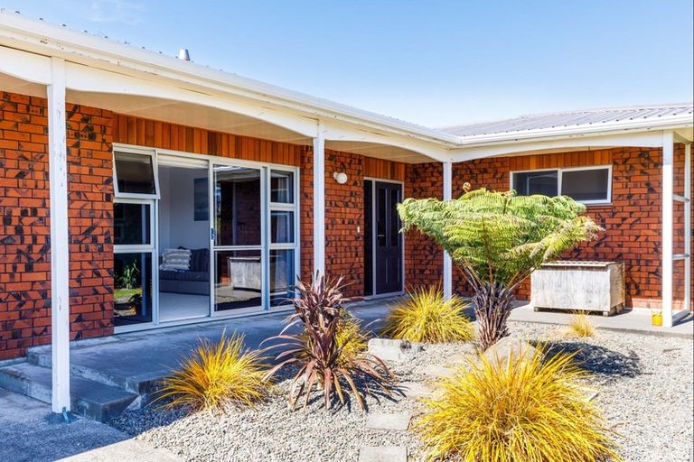 Photo of property in 16 Leon Place, Waitara, 4320