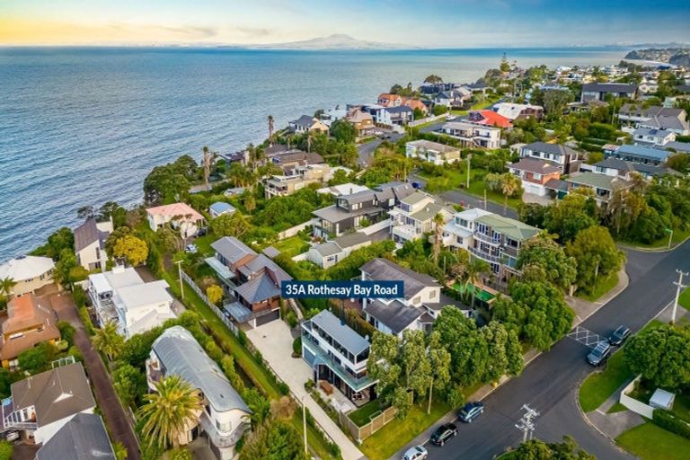 Photo of property in 35a Rothesay Bay Road, Rothesay Bay, Auckland, 0630