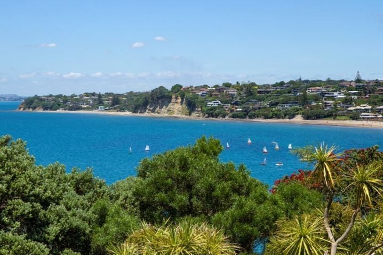 Photo of property in 2/19 Churchill Road, Murrays Bay, Auckland, 0630