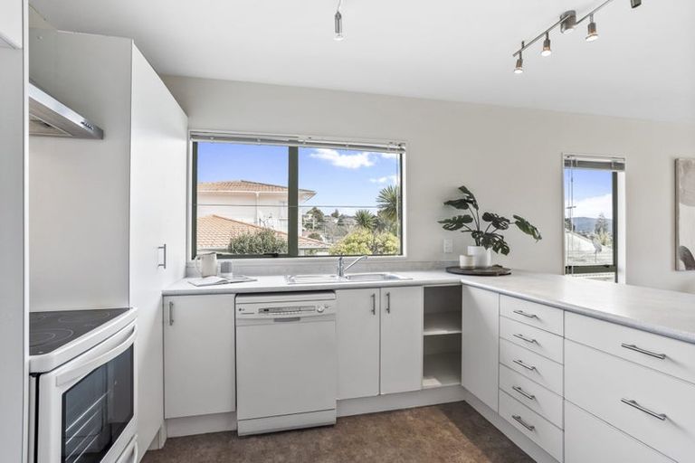 Photo of property in 1/43 Sungrove Rise, Sunnyvale, Auckland, 0612