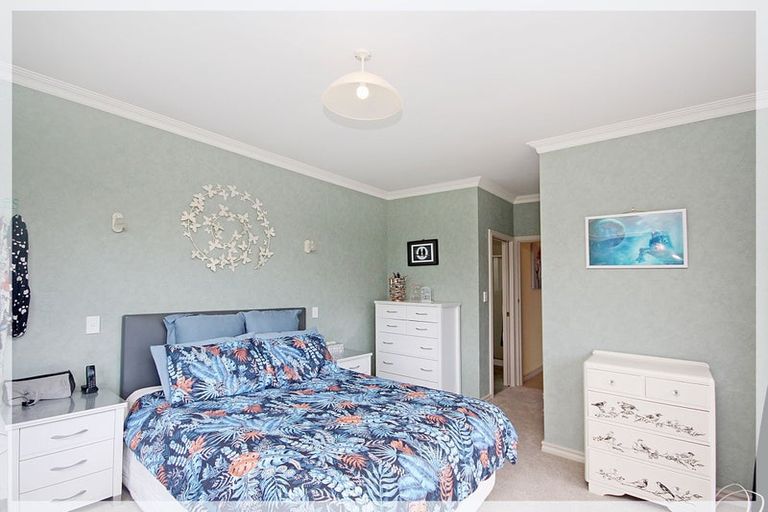 Photo of property in 54 Kawiu Road, Levin, 5510