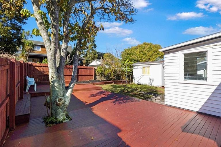 Photo of property in 64 Seabrook Avenue, New Lynn, Auckland, 0600