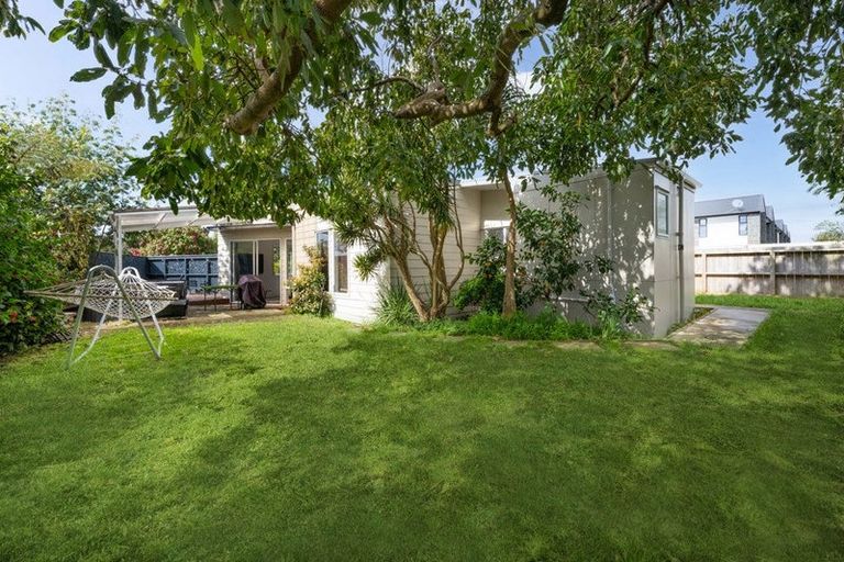 Photo of property in 11 Fathom Place, Te Atatu Peninsula, Auckland, 0610