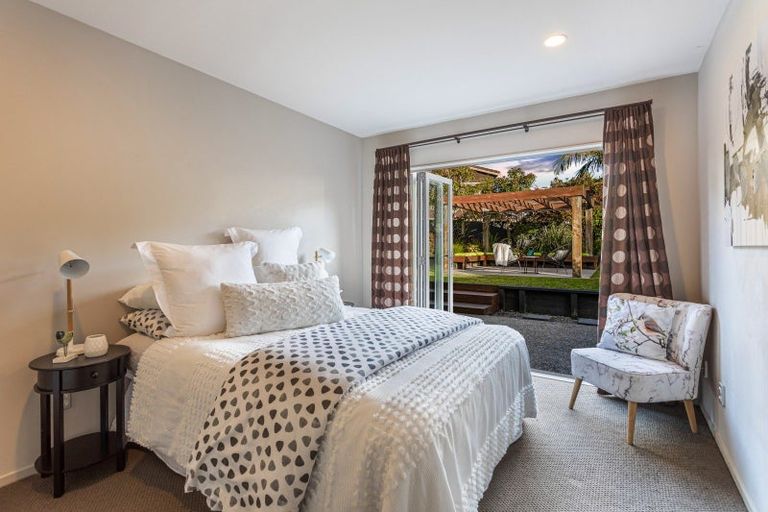 Photo of property in 17 Glen Bay Close, Pinehill, Auckland, 0632