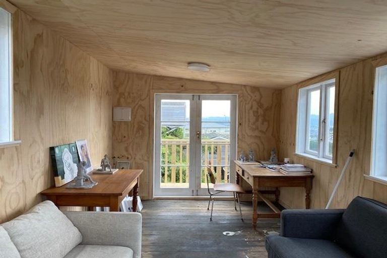 Photo of property in 100 Farnham Street, Mornington, Wellington, 6021