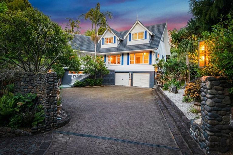 Photo of property in 32 Deane Avenue, Titirangi, Auckland, 0604