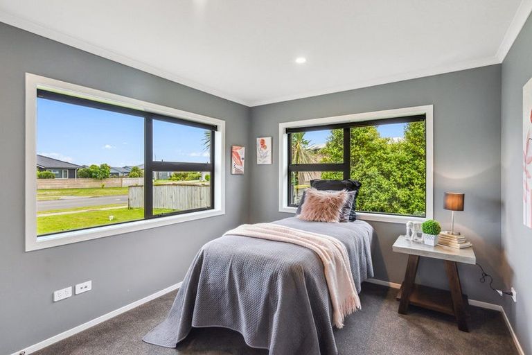 Photo of property in 35 Gallipoli Place, Paraparaumu, 5032