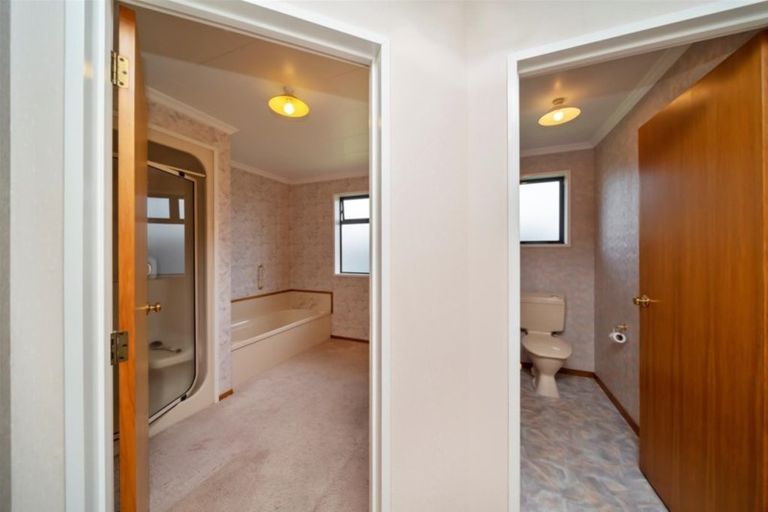 Photo of property in 1 Heather Lea, Hawera, 4610