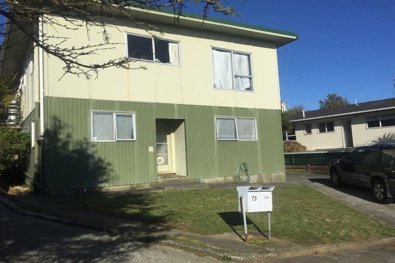Photo of property in 73-73a Stewart Drive, Newlands, Wellington, 6037