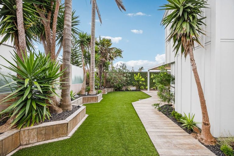 Photo of property in 9a Craig Road, Milford, Auckland, 0620