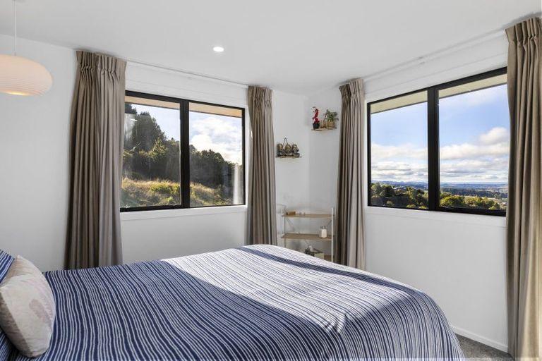 Photo of property in 5 Grandview Lane, Acacia Bay, 3385