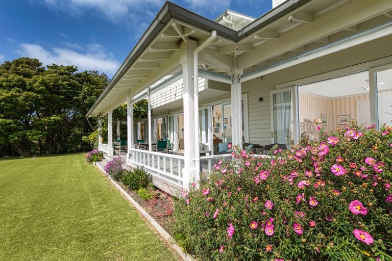 Photo of property in 38 Kaipara View Road, Helensville, 0875