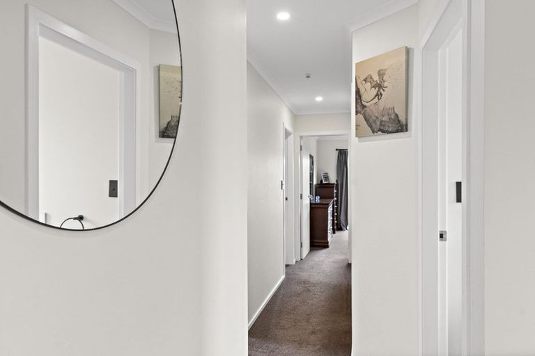 Photo of property in 1 Routhan Way, Carterton, 5713