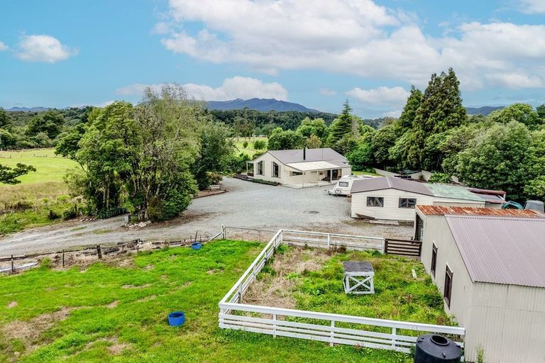 Photo of property in 158 Golf Links Road, Kaiata, Greymouth, 7805
