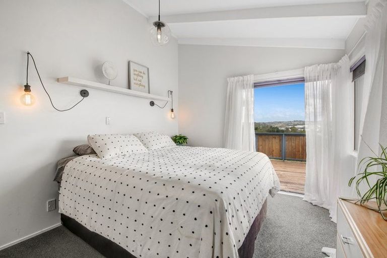 Photo of property in 22 Moffat Road, Red Beach, 0932