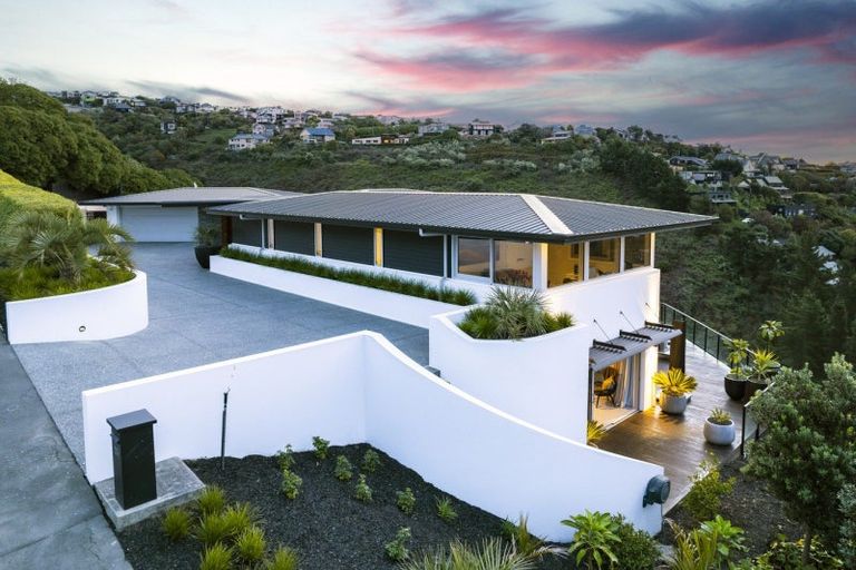 Photo of property in 15 Omeo Crescent, Redcliffs, Christchurch, 8081