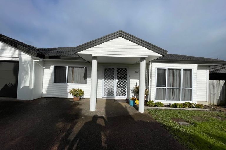 Photo of property in 38 Frank Nobilo Drive, Golflands, Auckland, 2013