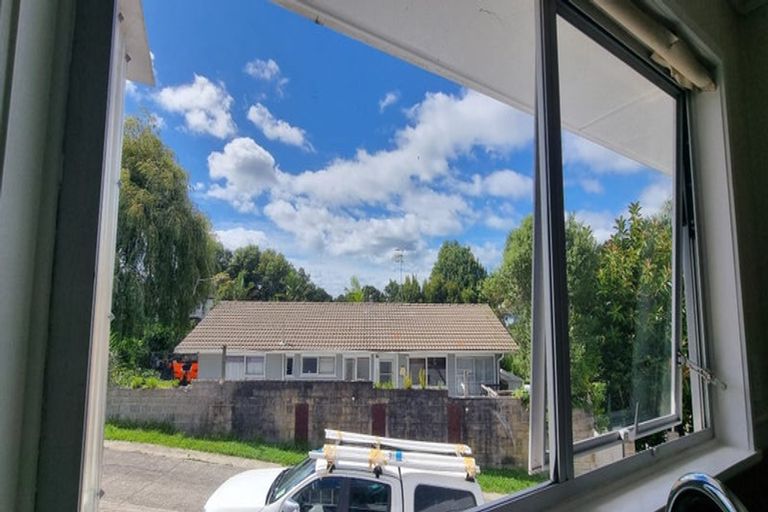 Photo of property in 31 Normanton Street, Glenfield, Auckland, 0629