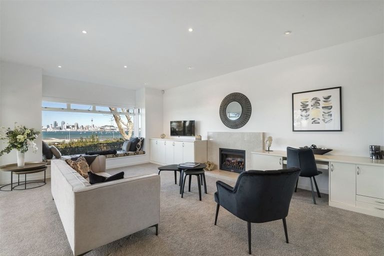 Photo of property in 25 Sylvan Avenue, Northcote, Auckland, 0627