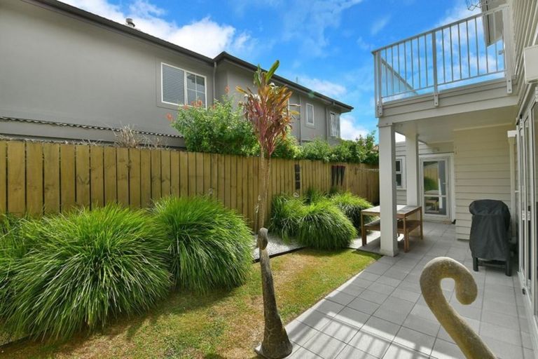 Photo of property in 53a Walton Street, Red Beach, 0932