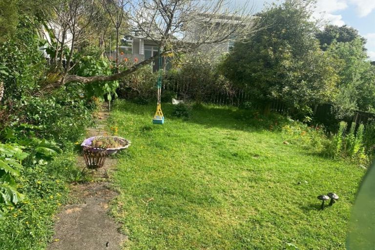 Photo of property in 727 Swanson Road, Swanson, Auckland, 0612