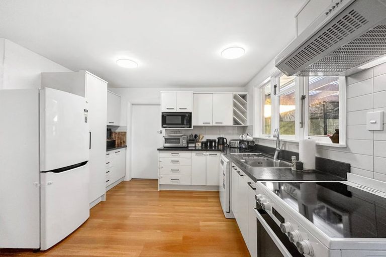 Photo of property in 28 Taurima Street, Hei Hei, Christchurch, 8042