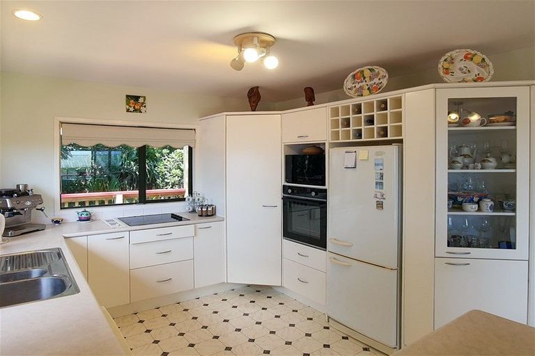 Photo of property in 98 Te Haumi Drive, Paihia, 0200