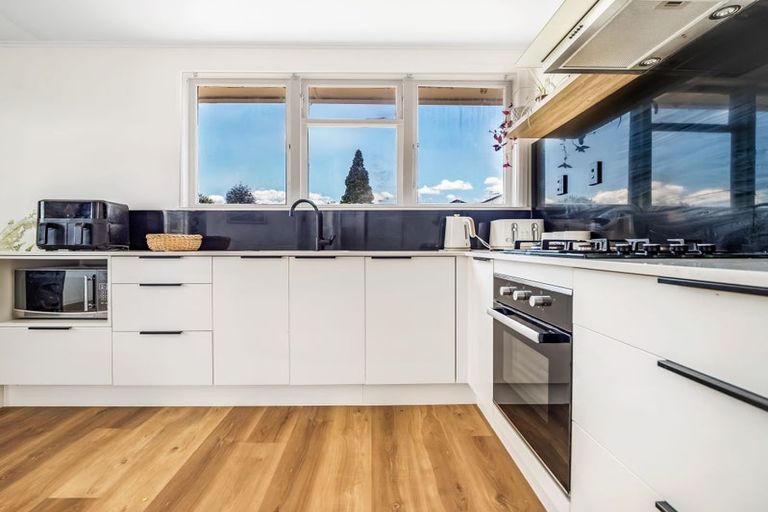 Photo of property in 15 Hockin Place, Fairfield, Hamilton, 3214