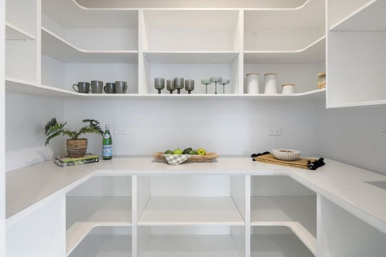 Photo of property in 11 Coutts Way, Fitzherbert, Palmerston North, 4410